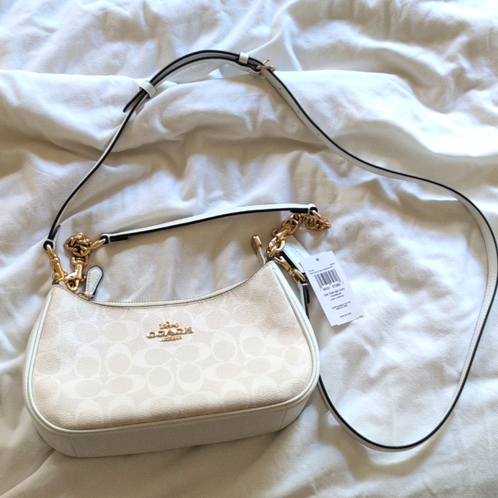 Teri Shoulder Bag In Signature Canvas